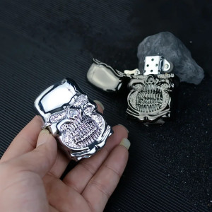 Briquet Tête de Mort Crâne Massif Chromé “Rictus Brutal” - 4  couleurs au choix !
