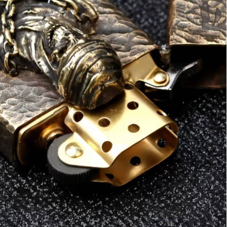 Magniffique Briquet Tête de Mort Pharaon “Anubis des Sables”