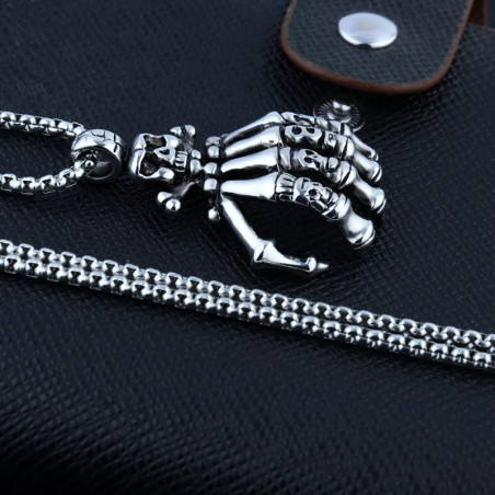 Vue Laterale Pendentif Main Squelette Tête de Mort