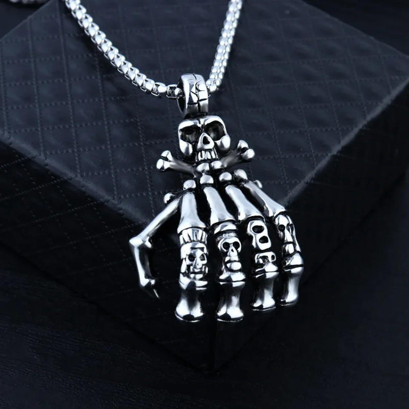 Pendentif Main Squelette Tête de Mort