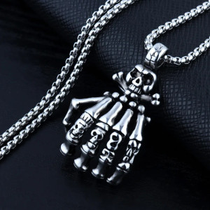 Vue de face Pendentif Main Squelette Tête de Mort
