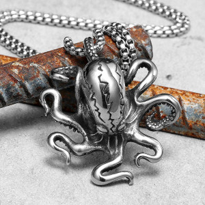 Vue de face Collier Pendentif Poulpe Kraken Gothique