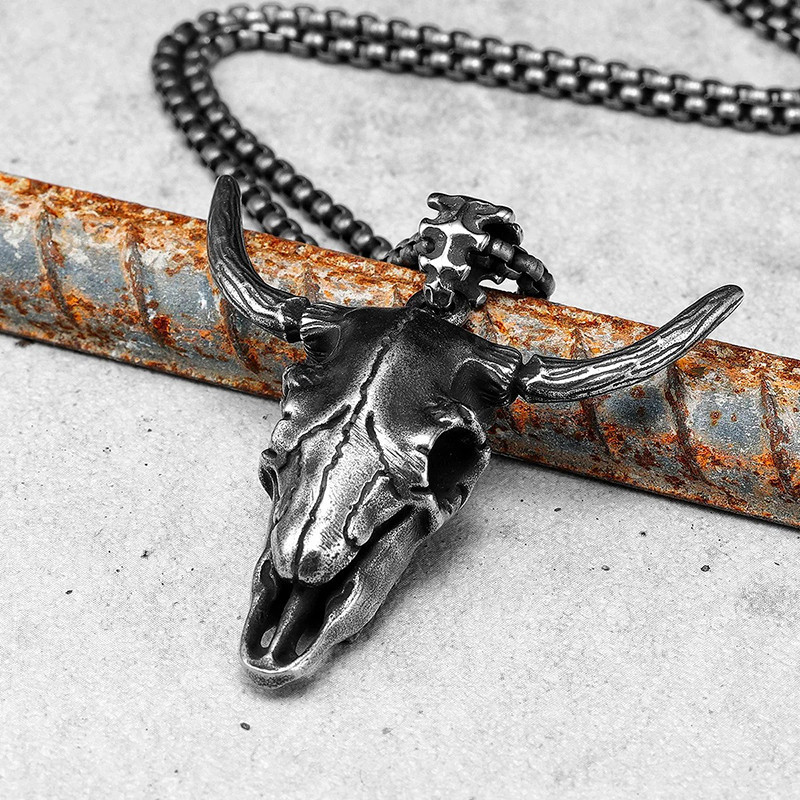 Collier Tête de Mort Crâne de Taureau