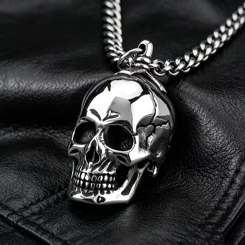 Pendentif Tête de Mort Crâne Humain en Acier