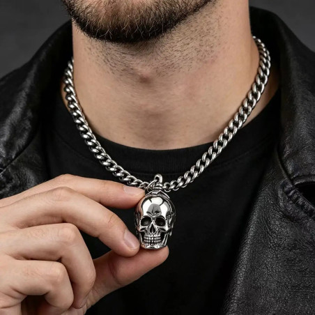 Vue portee Pendentif Tête de Mort Crâne Humain en Acier