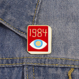 Pins Gothique Littéraire “1984 - Œil de Surveillance”