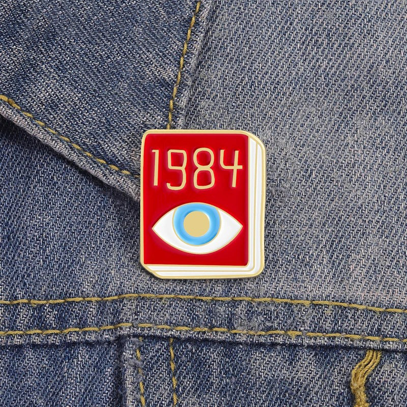 Pins Gothique Littéraire “1984 - Œil de Surveillance”