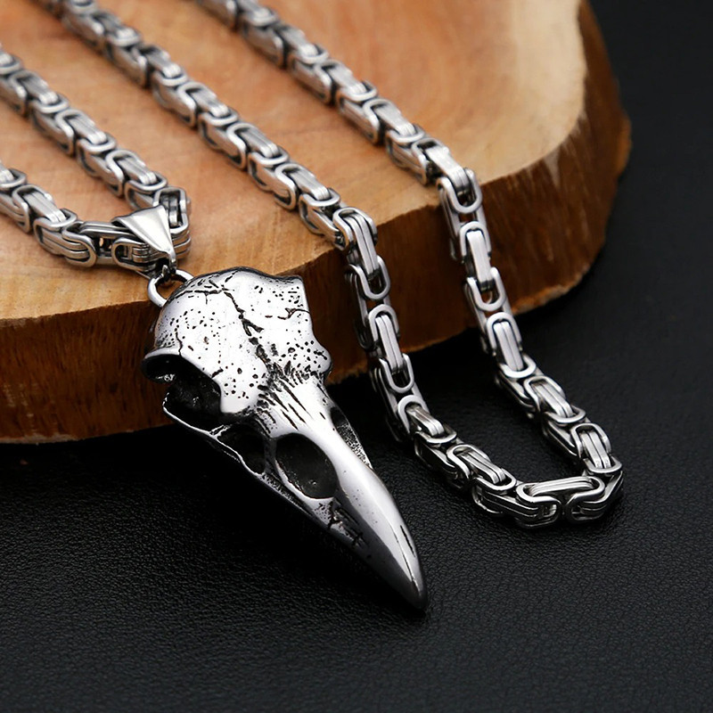 Pendentif Crâne de Corbeau Gothique
