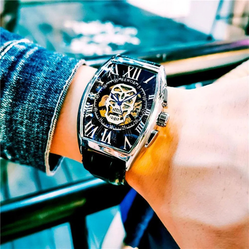 Montre Tête de Mort Squelette Mécanique Couleur Argent