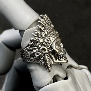 Vue Laterale Bague Tête de Mort Guerrier Amérindien
