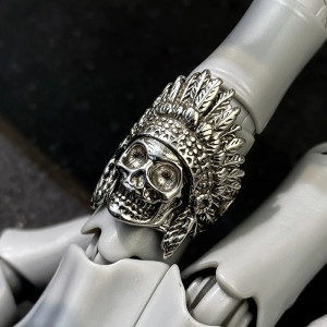 Vue portee Bague Tête de Mort Guerrier Amérindien