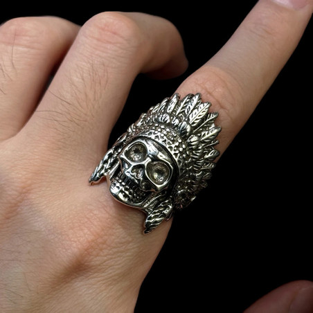 Vue portee Bague Tête de Mort Guerrier Amérindien