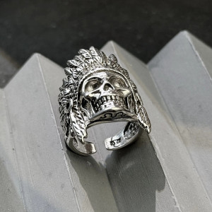 Vue de face Bague Tête de Mort Guerrier Amérindien
