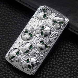 Briquet Tête de Mort Multi-Crânes “Regard Inhumain” Couleur Argent