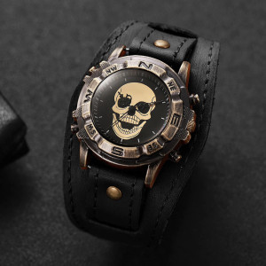 Vue de face Montre Tête de Mort Bracelet de Force