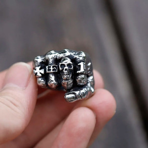 Bague Tête de Mort Poing d'Acier