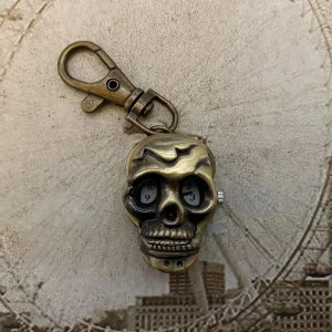 Porte-clés Montre Tête de Mort Horloge Cachée