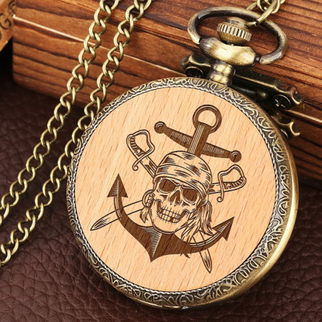 Vue de Face Montre à Gousset Tête de Mort Pirate en Bois