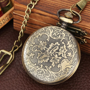Vue Arrierre Montre à Gousset Tête de Mort Pirate en Bois