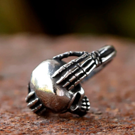 Vue Laterale Bague Tête de Mort Étreinte Macabre