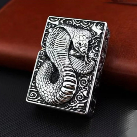 Briquet Tête de Mort Serpent Enroulé “Venin Éternel” Couleur Argent
