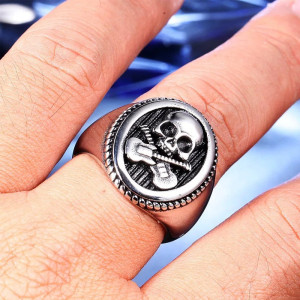 Vue portee Bague Tête de Mort Guitares Électriques