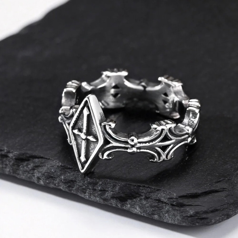 Avant Bague Gothique Croix Royale