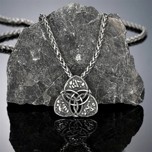 Collier Viking Triskel Runique des Trois Destins Modele 1