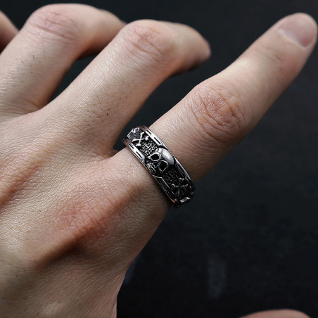 Vue portee Bague Têtes de Mort Croisées Rock  Pirates