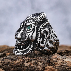 Vue Laterale Bague Oni Japonais Tête de Mort