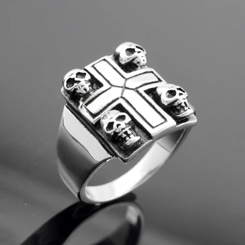 Avant Bague Gothique Croix et Têtes de Mort