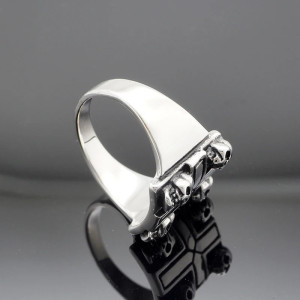 Vue Arrierre Bague Gothique Croix et Têtes de Mort
