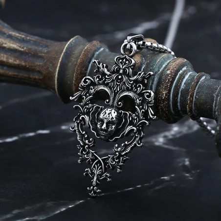 Vue laterale Pendentif Tête de Mort Baroque Gothique