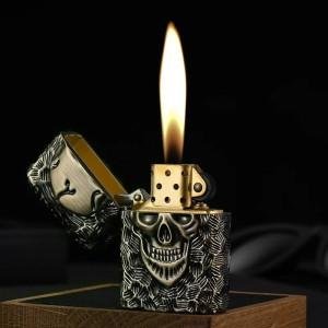 Briquet Tête de Mort Crâne Gravé “Chair Écorchée” - 4 couleurs au choix !