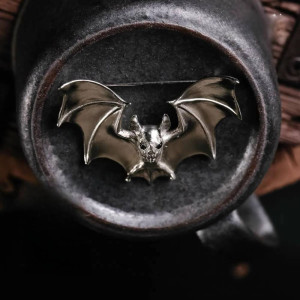 Vue détails de la Broche Gothique Chauve-Souris