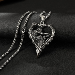 Vue Laterale Pendentif Tête de Mort Sorcière Gothique