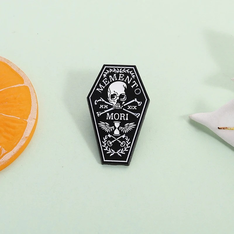 Avant Pins Tête de Mort "Memento Mori"