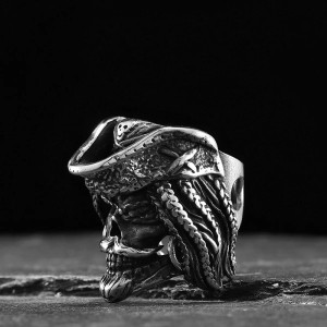 Vue de Face Bague Pirate Tête de Mort Capitaine
