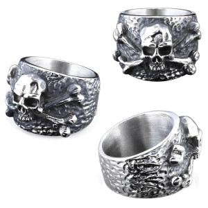 Vue detaille Bague Pirate Tête de Mort et Os Croisés