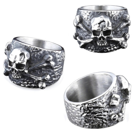 Vue detaille Bague Pirate Tête de Mort et Os Croisés