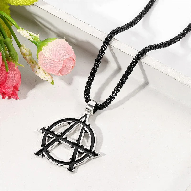 Vue de Face Collier Symbole Anarchiste Punk