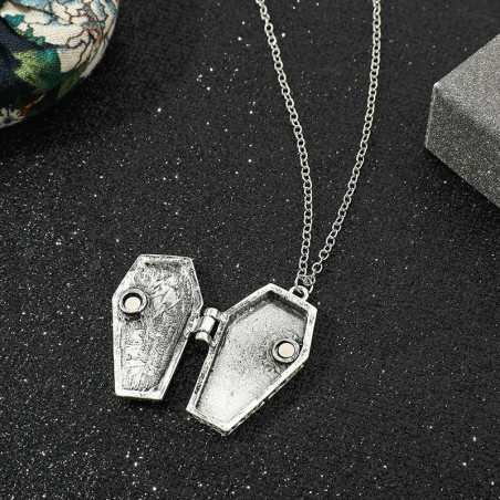 Vue detaille Collier Tête de Mort Goth Cercueil Vampire