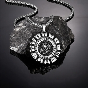 Collier Viking Roue Runique du Destin Nordique Modele 1
