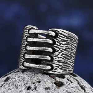 Vue Laterale Bague Gothique Sutures