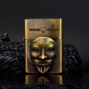 Briquet Tête de Mort Masque Vengeur “Liberté Éternelle” Couleur Bronze