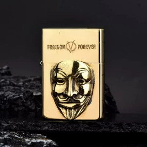 Briquet Tête de Mort Masque Vengeur “Liberté Éternelle” Couleur Or