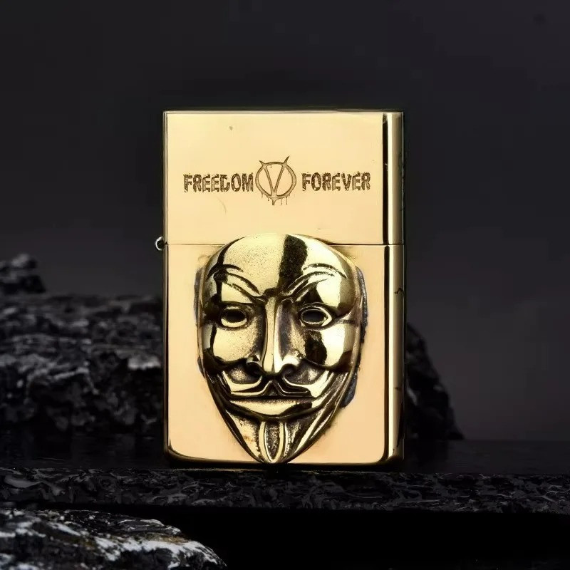 Briquet Tête de Mort Masque Vengeur “Liberté Éternelle” Couleur Or