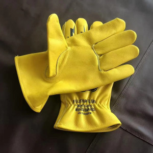 Vue dessous Gants Tête de Mort « Haute Tension »