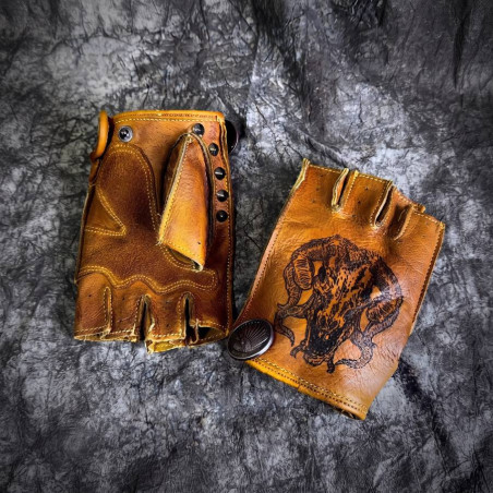 Vue complète des Gants Tête de Mort Motard « Le Bélier des Enfers »