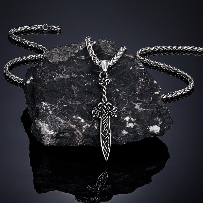 Collier Viking - Dague de Fenrir aux Entrelacs Modele 1